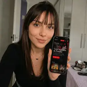Simone Andrade assistindo novelas turcas no app